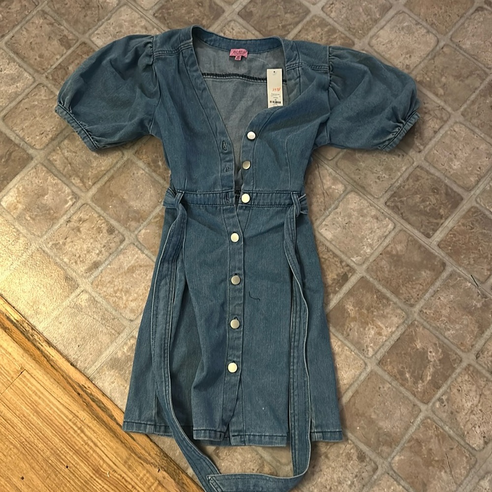 Francesca’s // BNWT blue denim dress buttons and tie